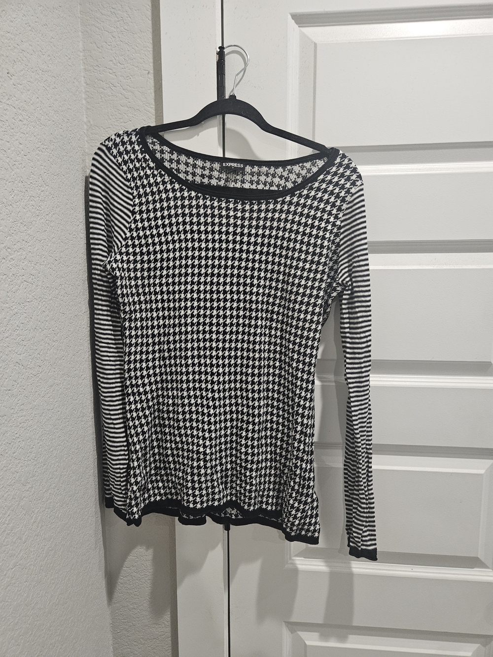 Express Black & White Houndstooth Long Sleeve Top with Striped Sleeves